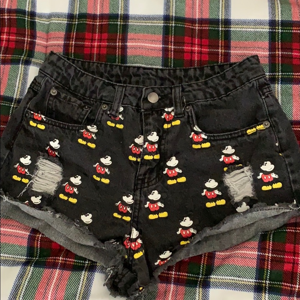 High-waisted Jean shorts
